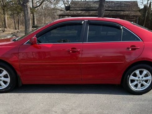 Used 2011 Toyota Camry LE image 9