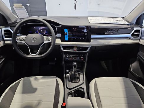 New 2026 Volkswagen Taos SE FWD image 8