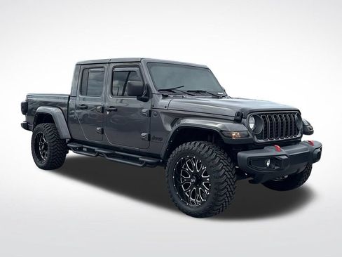 Used 2025 Jeep Gladiator Sport AWD/4WD image 9