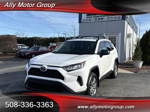 Used 2022 Toyota RAV4 LE image 1