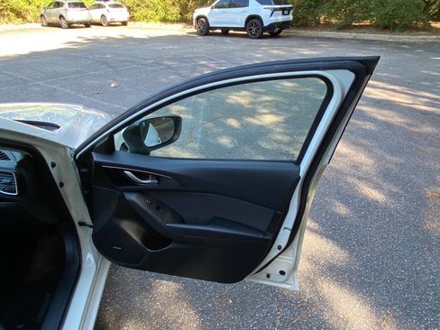 Used 2016 MAZDA MAZDA3 i Touring w/ Popular Equipment Package FWD image 41