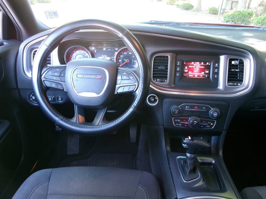 Used 2016 Dodge Charger SE RWD image 15