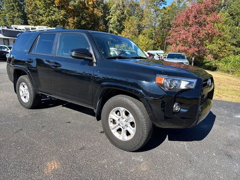 Used 2024 Toyota 4Runner SR5 image 9