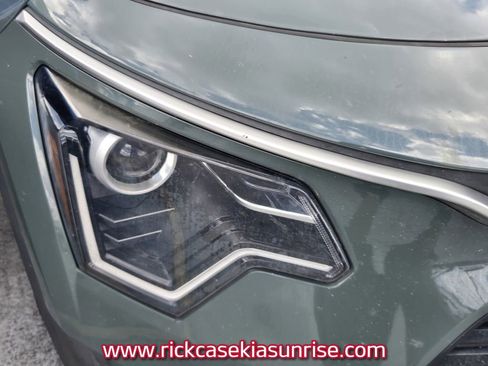 Used 2023 Kia Niro EX FWD image 5