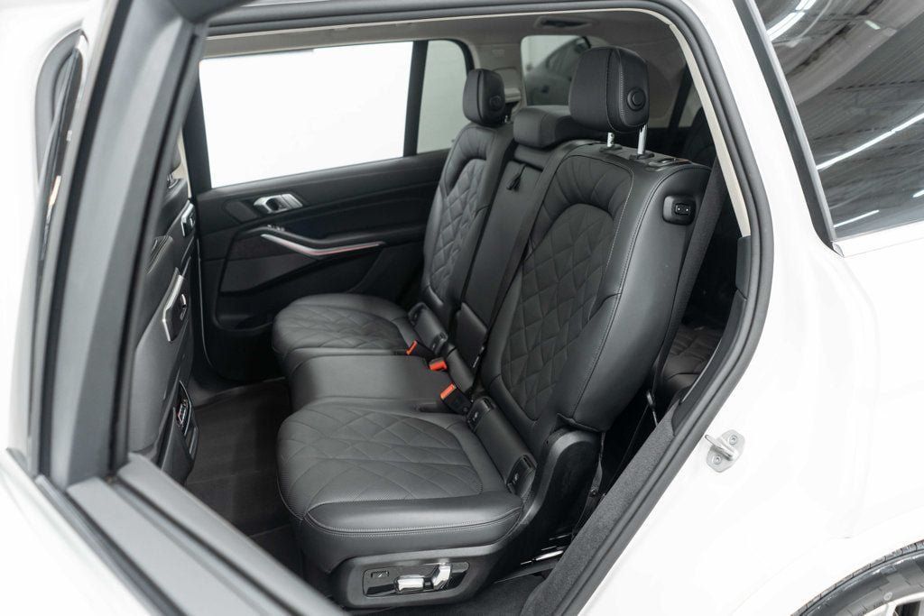 Used 2025 BMW X7 xDrive40i AWD/4WD image 17