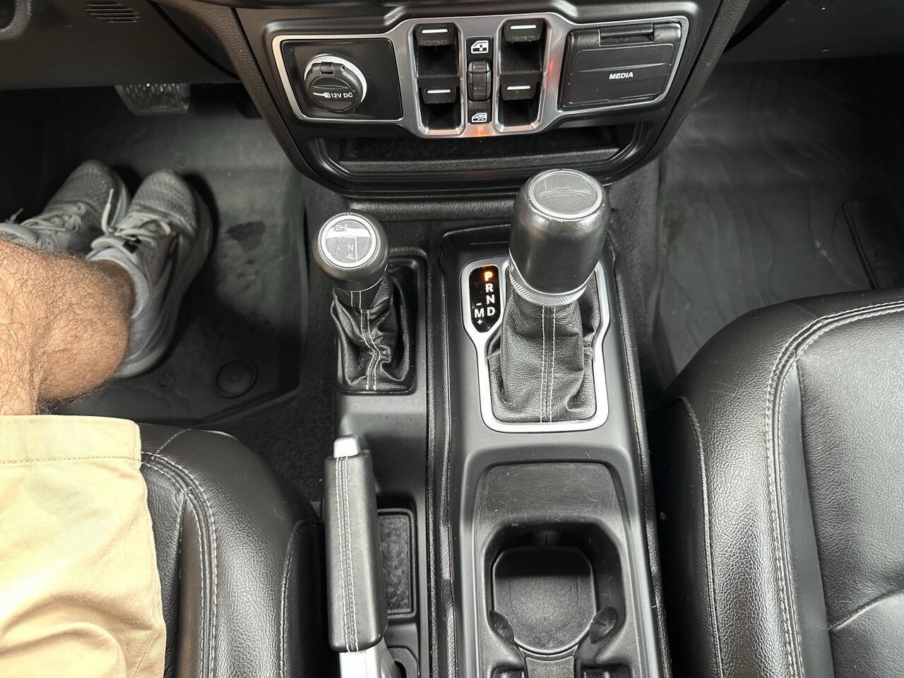 Used 2020 Jeep Gladiator Overland w/ Cold Weather Group AWD/4WD image 20