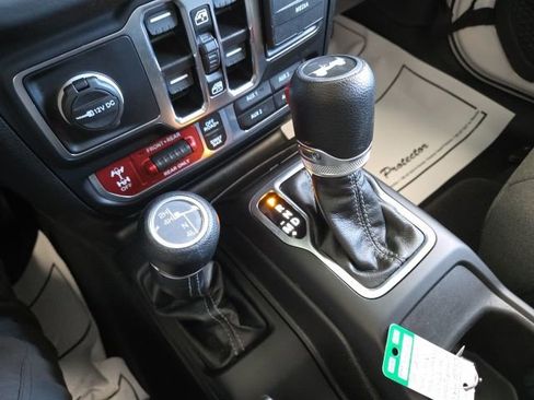 Used 2024 Jeep Wrangler Unlimited Rubicon w/ XTREMEE 35" Tire Package image 66