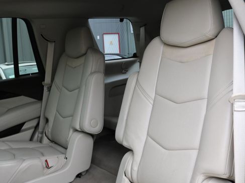 Used 2015 Cadillac Escalade Luxury AWD/4WD image 19