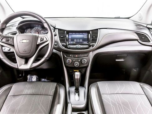 Used 2022 Chevrolet Trax LT w/ LT Convenience Package FWD image 16