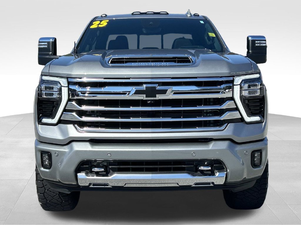 Used 2025 Chevrolet Silverado 2500 High Country w/ High Country Premium Package AWD/4WD image 9