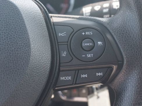 Used 2023 Toyota RAV4 LE AWD/4WD image 9