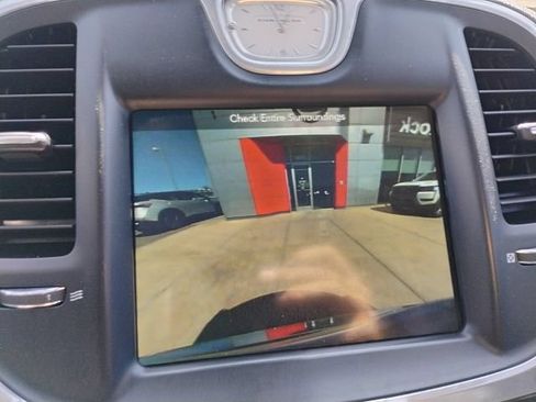 Used 2019 Chrysler 300 Limited w/ Safetytec Plus Group RWD image 26