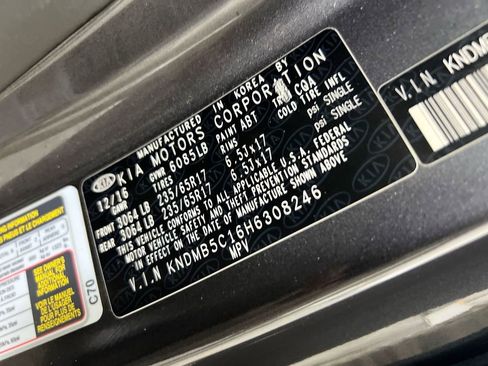 Used 2017 Kia Sedona LX w/ LX Essentials Premium Package image 28