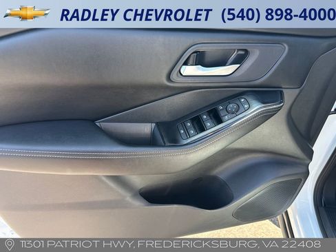 Used 2025 Nissan Rogue SV image 5