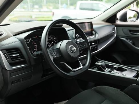 Used 2023 Nissan Rogue S FWD image 18
