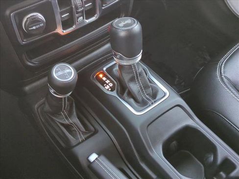 Used 2023 Jeep Wrangler Sahara image 12