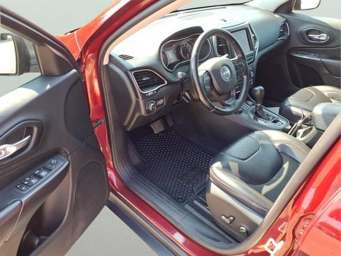 Used 2020 Jeep Cherokee Trailhawk w/ Cold Weather Group AWD/4WD image 9