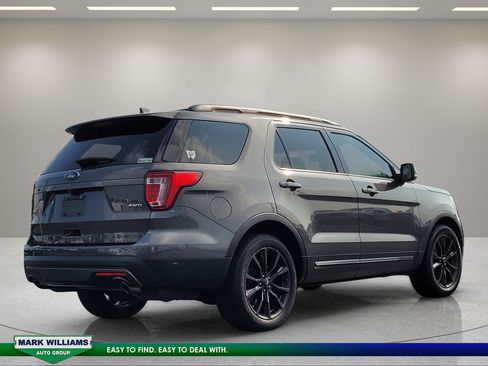 Used 2017 Ford Explorer XLT w/ Equipment Group 202A AWD/4WD image 4