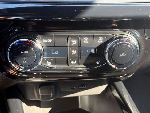 Used 2025 Chevrolet Trax RS FWD image 22