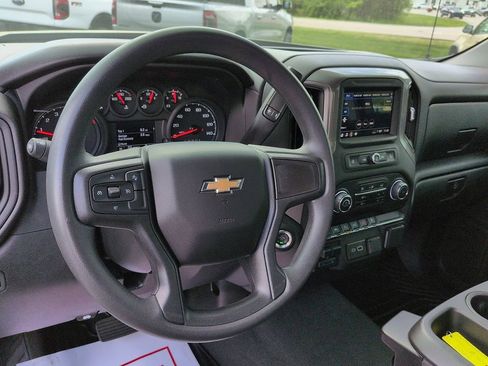 Used 2025 Chevrolet Silverado 1500 Custom image 9