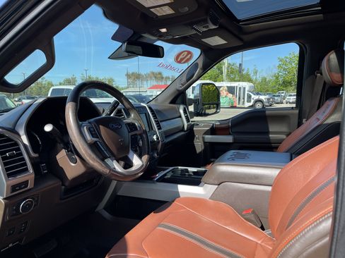 Used 2019 Ford F350 King Ranch w/ King Ranch Ultimate Package AWD/4WD image 12