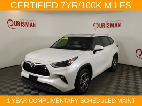 Used 2023 Toyota Highlander XLE FWD image 2