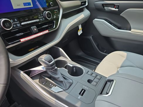 New 2026 Toyota Highlander XLE AWD/4WD image 22