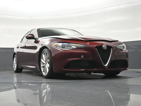 Used 2019 Alfa Romeo Giulia RWD image 30