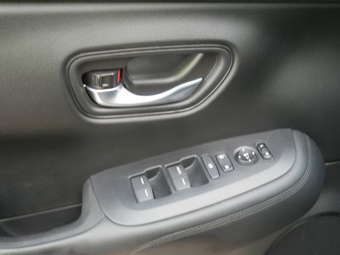 Certified 2025 Honda HR-V LX image 19