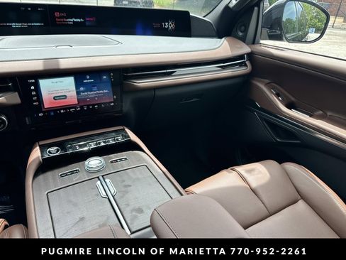 New 2026 Lincoln Navigator L Reserve AWD/4WD image 24