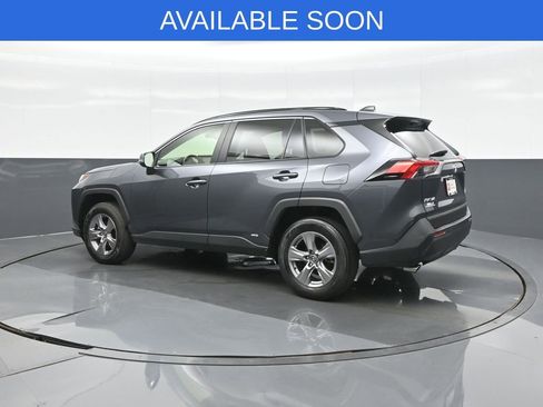 Used 2022 Toyota RAV4 XLE w/ Convenience Package AWD/4WD image 5