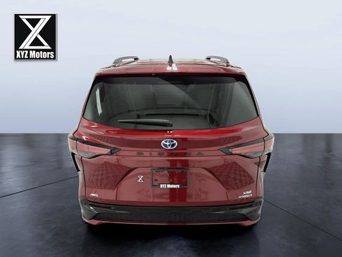 Used 2024 Toyota Sienna XSE image 5