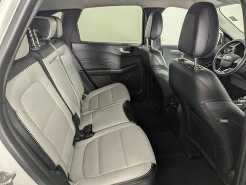 Used 2023 Ford Escape SE image 21
