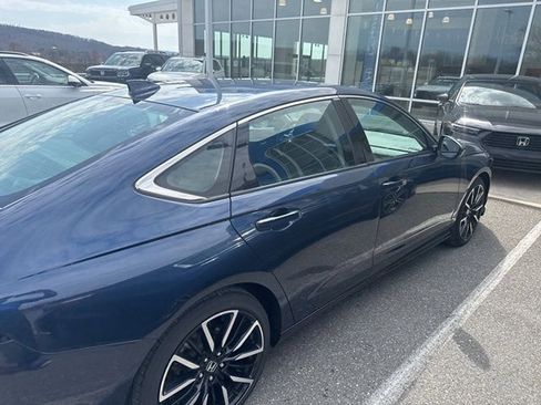 Used 2023 Honda Accord Touring image 5