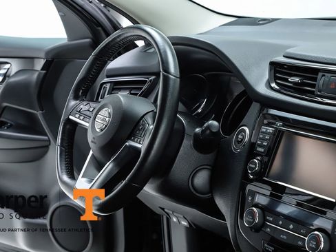 Used 2017 Nissan Rogue Sport SV w/ SV Premium Package image 34