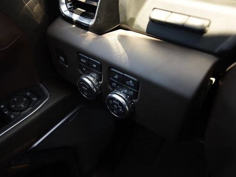 Used 2024 GMC Sierra 3500 Denali w/ Denali Reserve Package AWD/4WD image 16