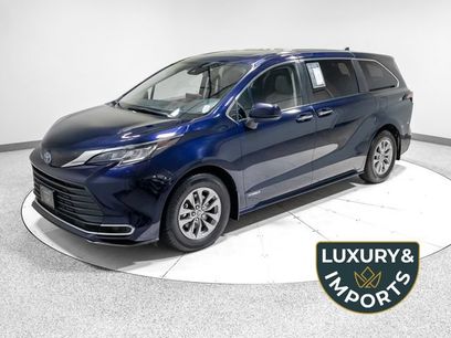 Used 2021 Toyota Sienna XLE