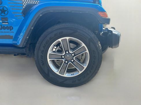 Used 2023 Jeep Gladiator Sport AWD/4WD image 9