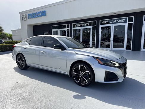 Used 2023 Nissan Altima 2.5 SR FWD image 6
