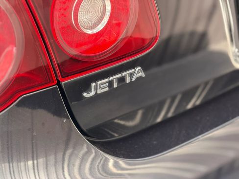 Used 2010 Volkswagen Jetta Wolfsburg Edition FWD image 9