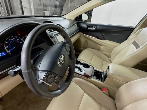 Used 2013 Toyota Camry XLE image 8