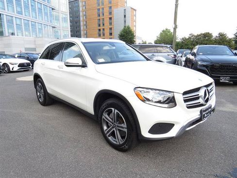 Used 2019 Mercedes-Benz GLC 300 4MATIC image 5