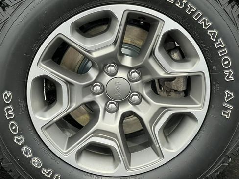 Used 2022 Jeep Cherokee Trailhawk w/ Comfort/Convenience Group image 8