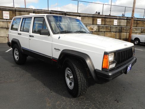 Used 1996 Jeep Cherokee 4WD 4-Door image 1