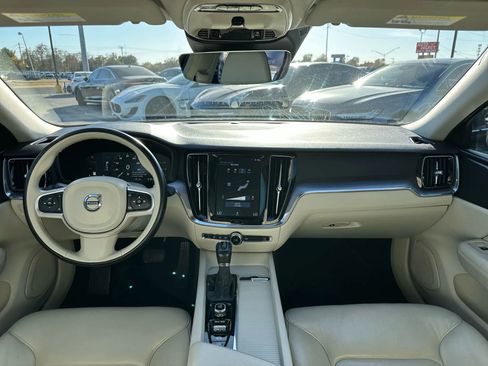Used 2019 Volvo S60 T5 Momentum w/ Premium Package image 12