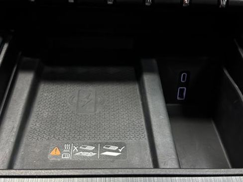 Used 2024 GMC Acadia AT4 image 32