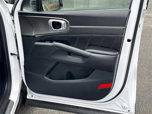 Used 2023 Kia Sorento SX image 8