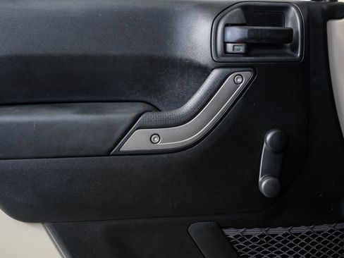 Used 2018 Jeep Wrangler Unlimited Sport w/ Connectivity Group AWD/4WD image 6