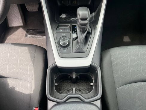 Used 2025 Toyota RAV4 XLE AWD/4WD image 16
