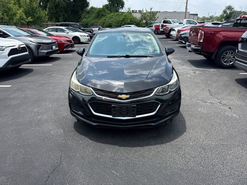 Used 2017 Chevrolet Cruze LS FWD image 4